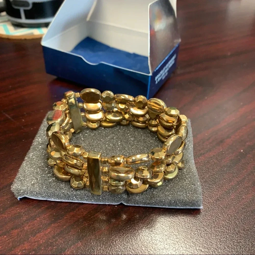 Avon mulitrow beaded stretch bracelet in goldstone